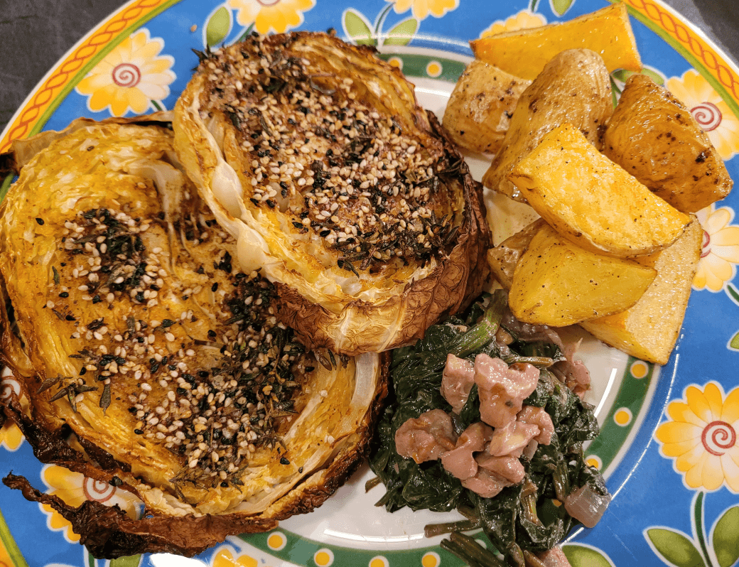 Chinakohl aus dem Ofen mit Kartoffeln und Avocado-Dip
